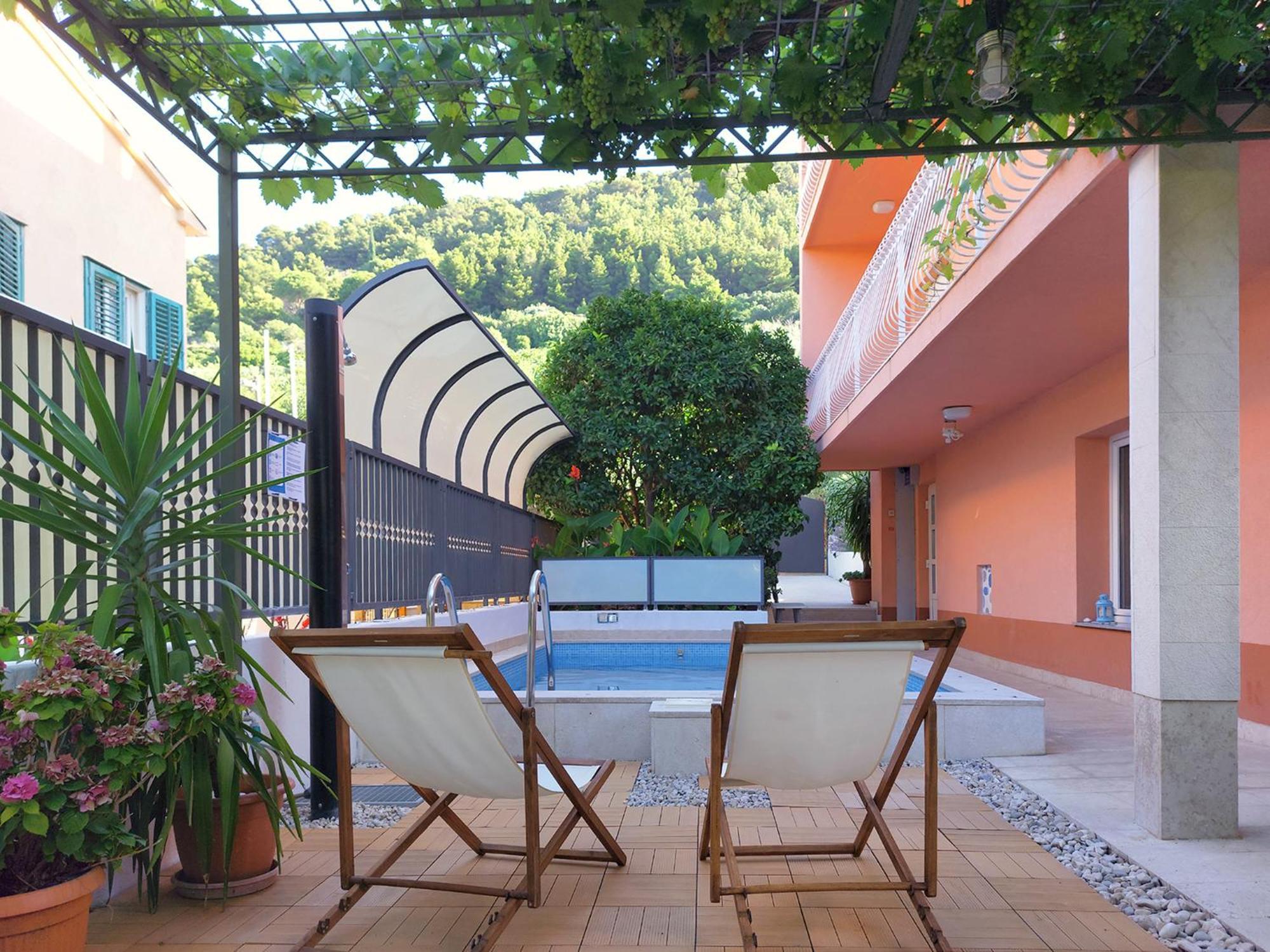 Poolside Paradise - A Hidden Gem In Split Exterior photo