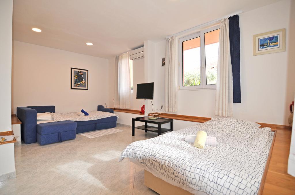 Poolside Paradise - A Hidden Gem In Split Exterior photo