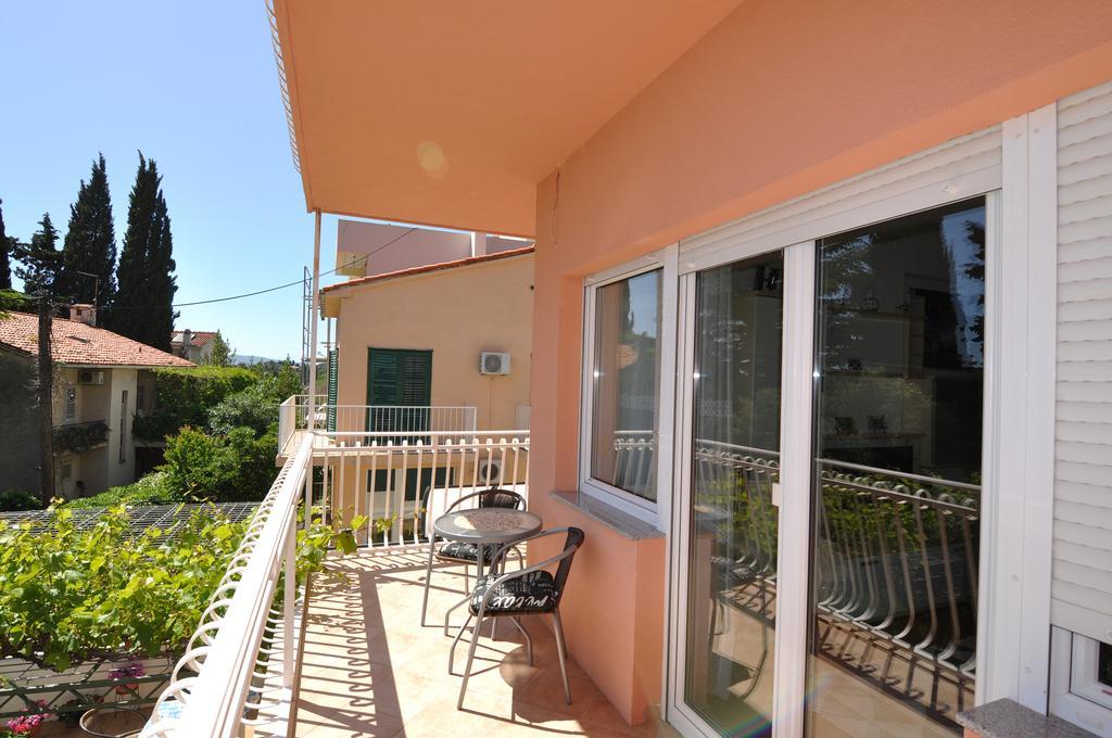 Poolside Paradise - A Hidden Gem In Split Exterior photo