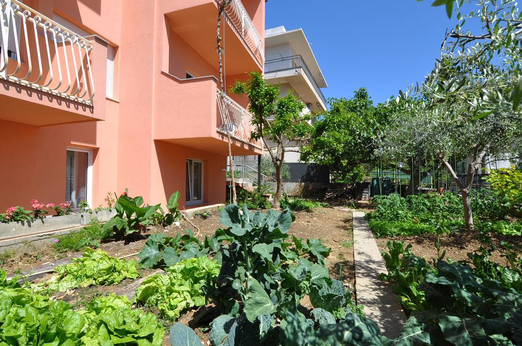 Poolside Paradise - A Hidden Gem In Split Exterior photo